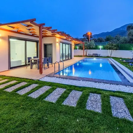 Piatra 4* Φετιγιέ
