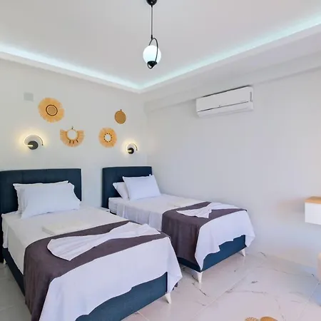 Piatra 4* Φετιγιέ