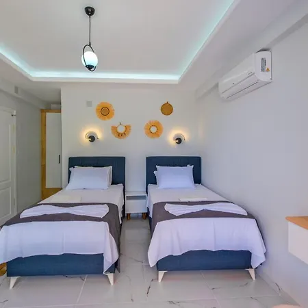 Piatra 4* Φετιγιέ